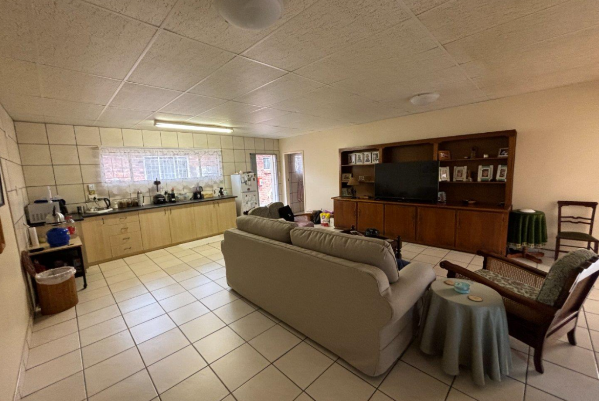 8 Bedroom House for Sale in Dan Pienaar
