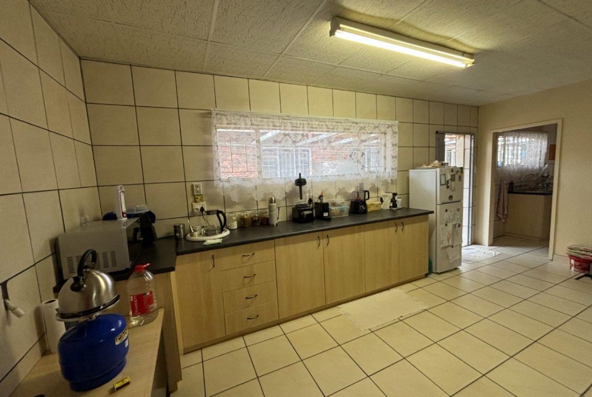 8 Bedroom House for Sale in Dan Pienaar