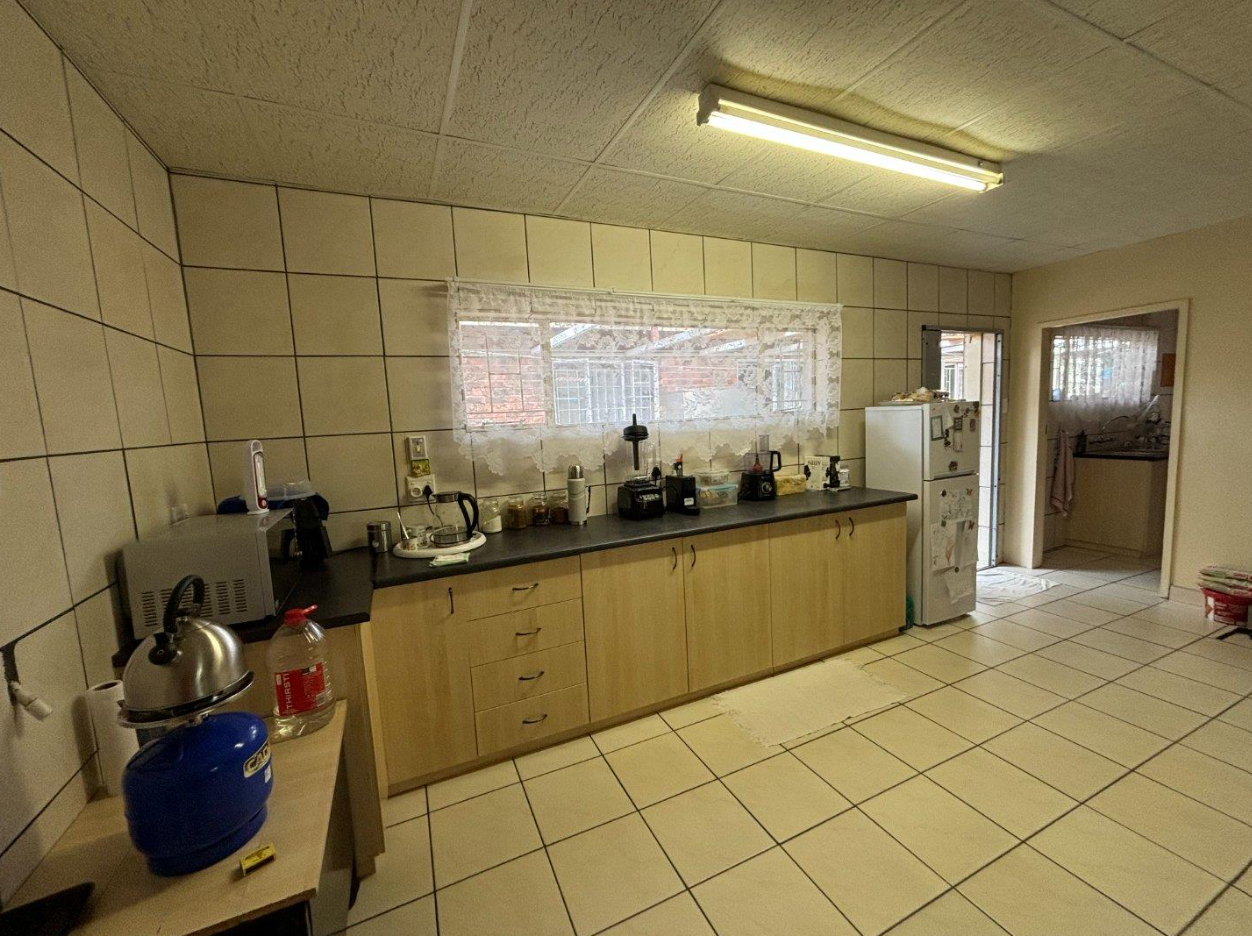 Screenshot 2026-07-11 111314 8 Bedroom House for Sale in Dan Pienaar