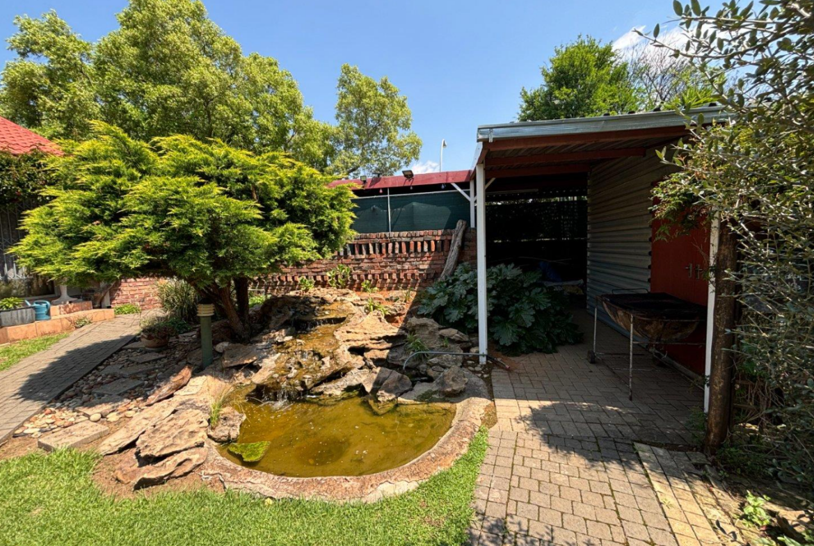 8 Bedroom House for Sale in Dan Pienaar