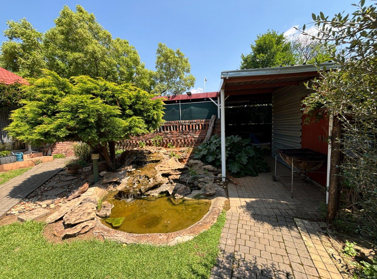 Screenshot 2026-07-11 111757 8 Bedroom House for Sale in Dan Pienaar