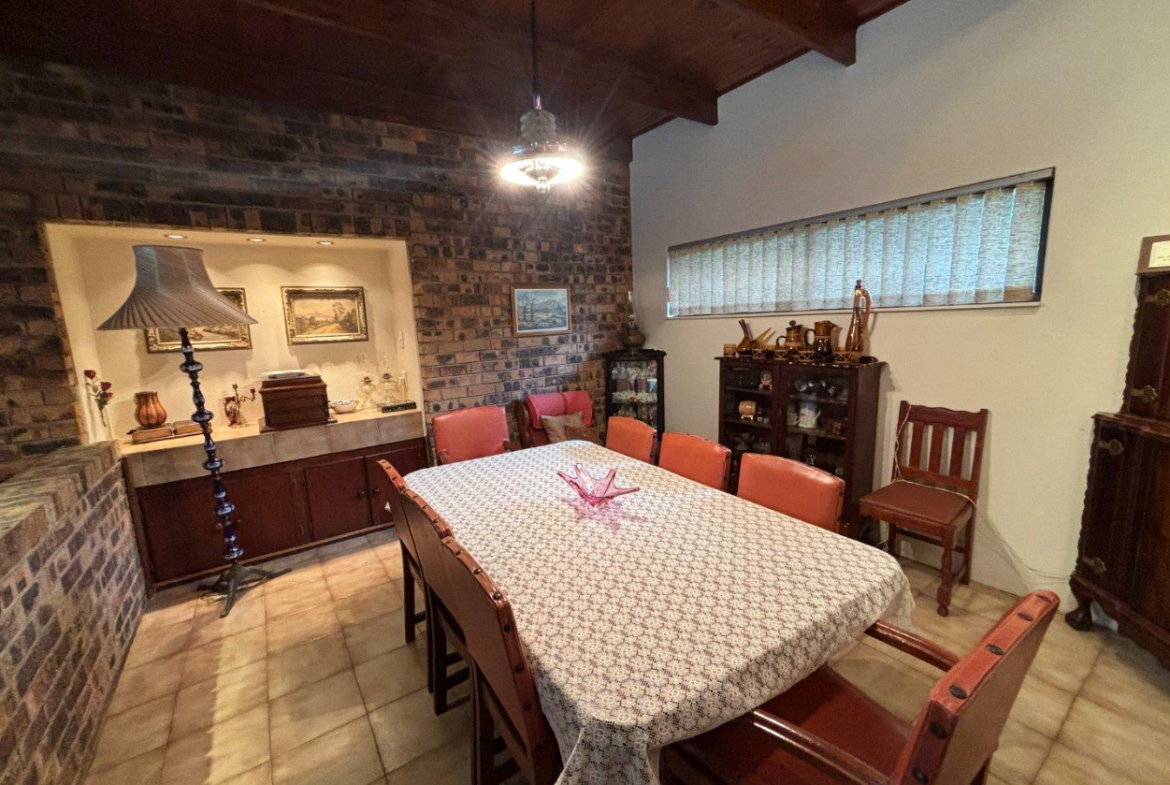4 Bedroom House for Sale in Heuwelsig