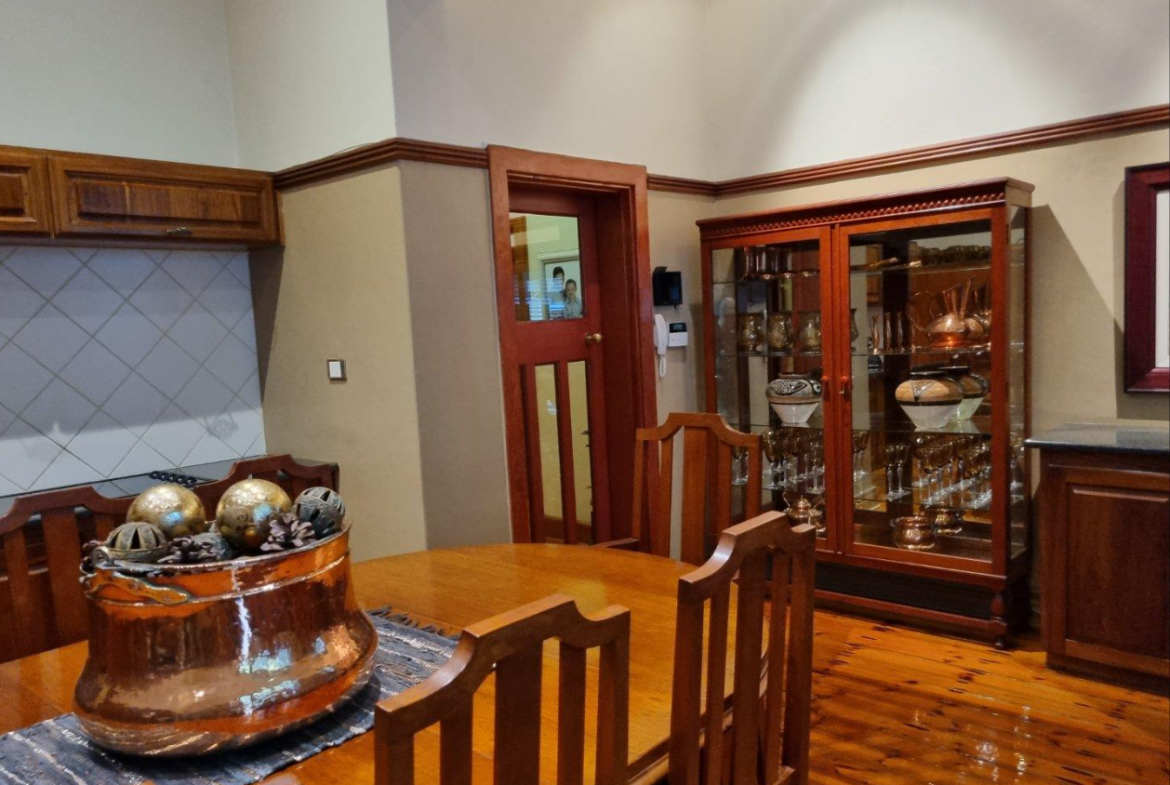 5 Bedroom House for Sale in Waverley