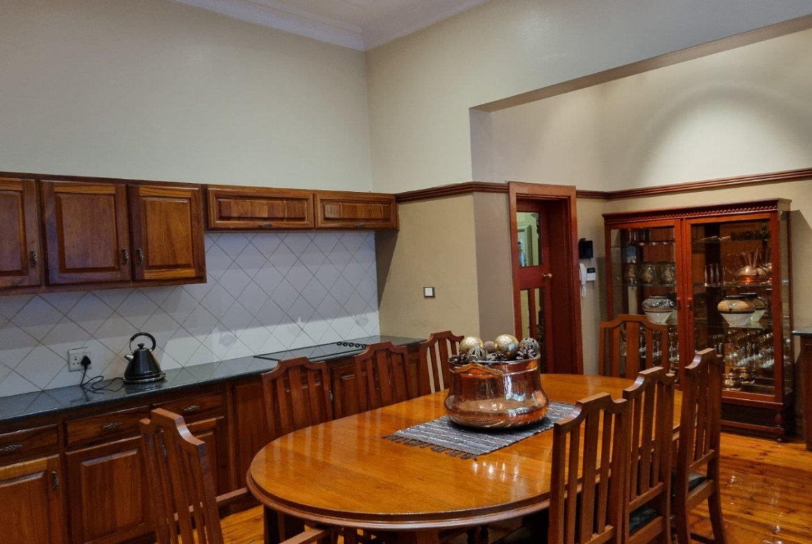 5 Bedroom House for Sale in Waverley