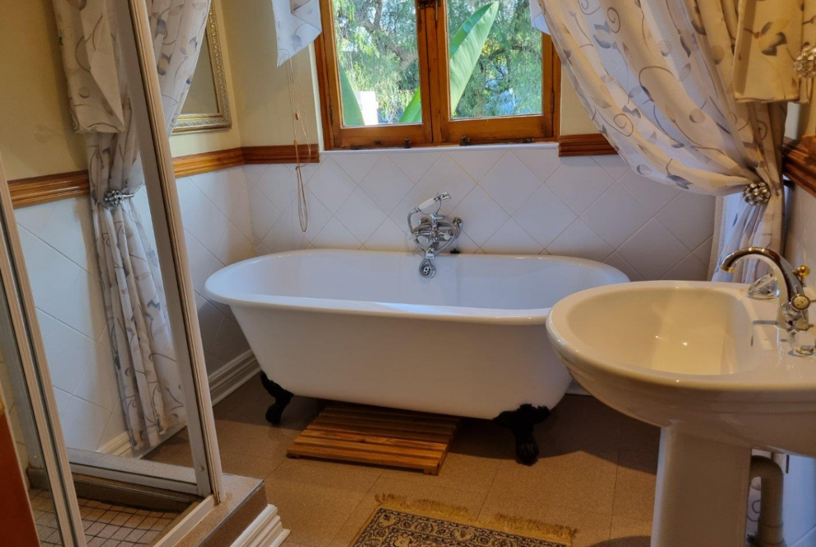 5 Bedroom House for Sale in Waverley