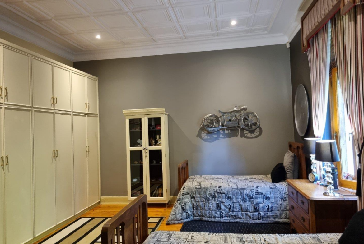 5 Bedroom House for Sale in Waverley