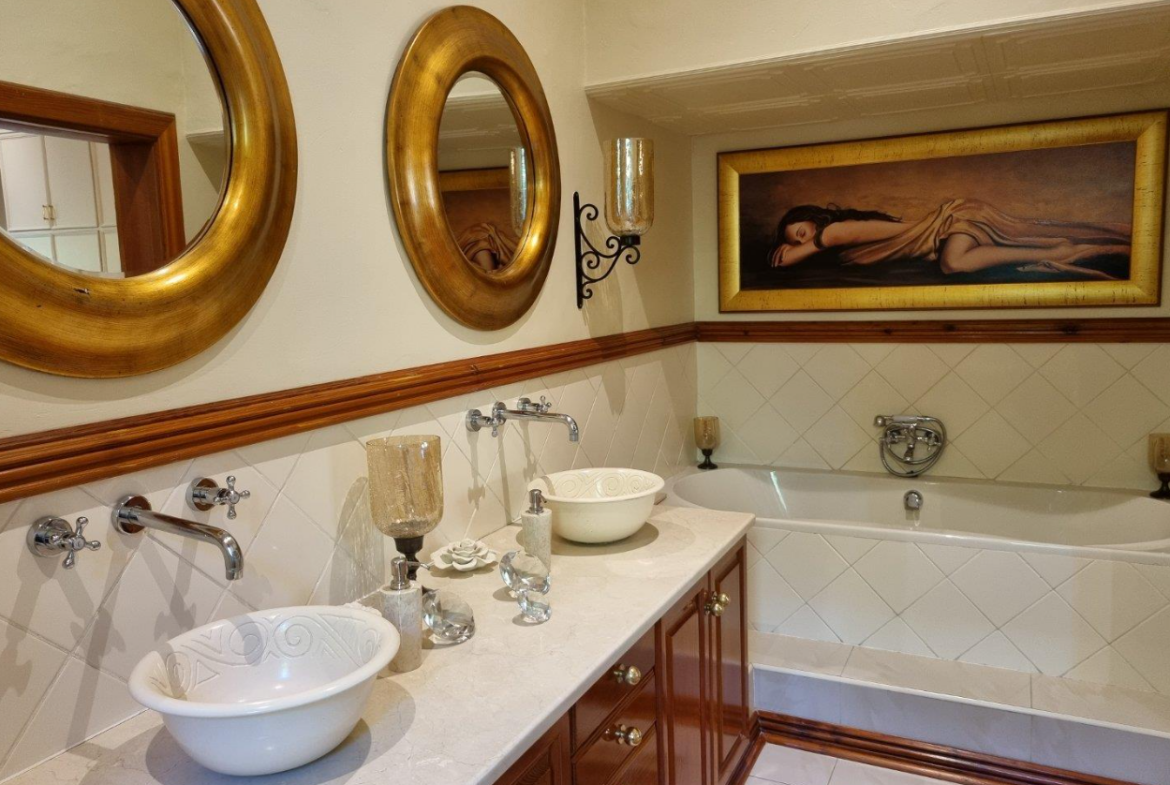 5 Bedroom House for Sale in Waverley
