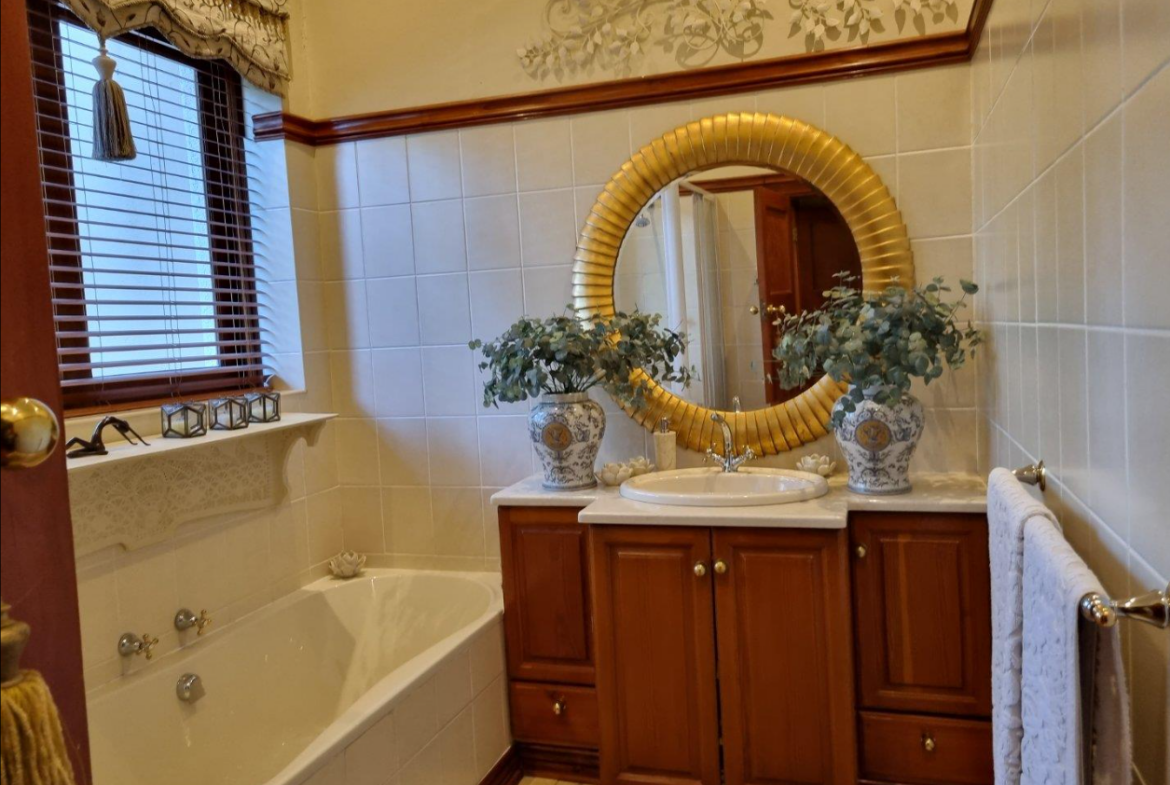 5 Bedroom House for Sale in Waverley