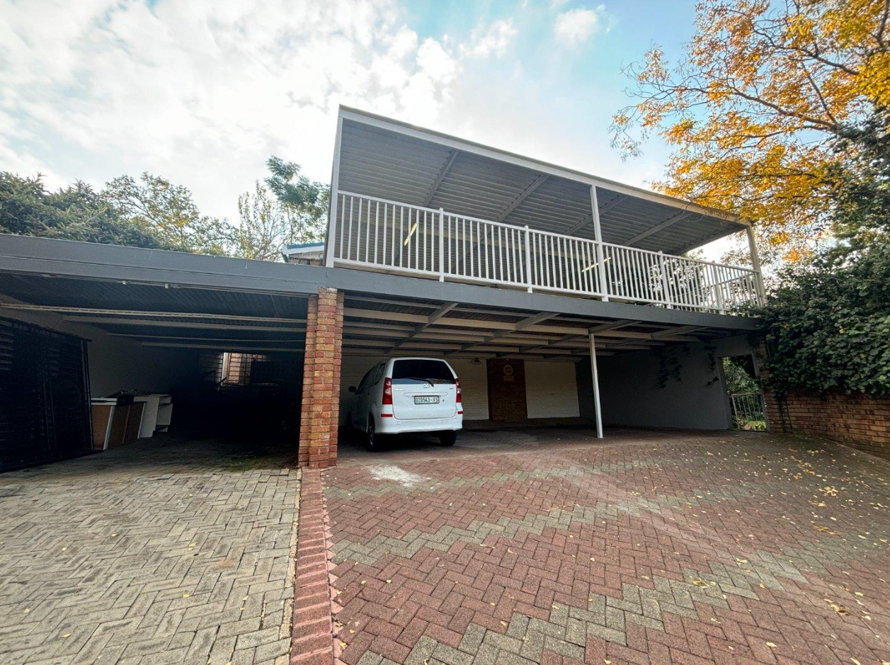 6 Bedroom House for Sale in Heuwelsig