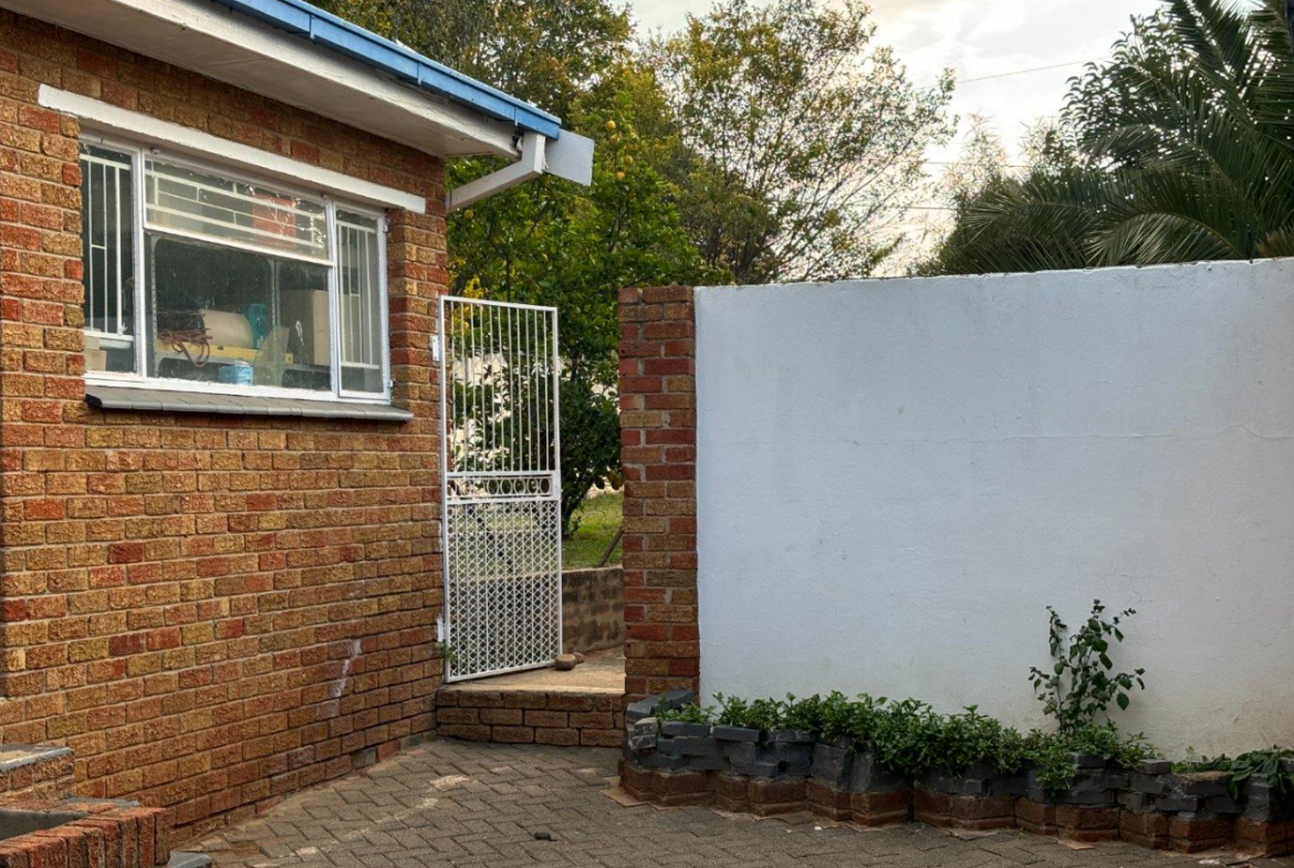 6 Bedroom House for Sale in Heuwelsig