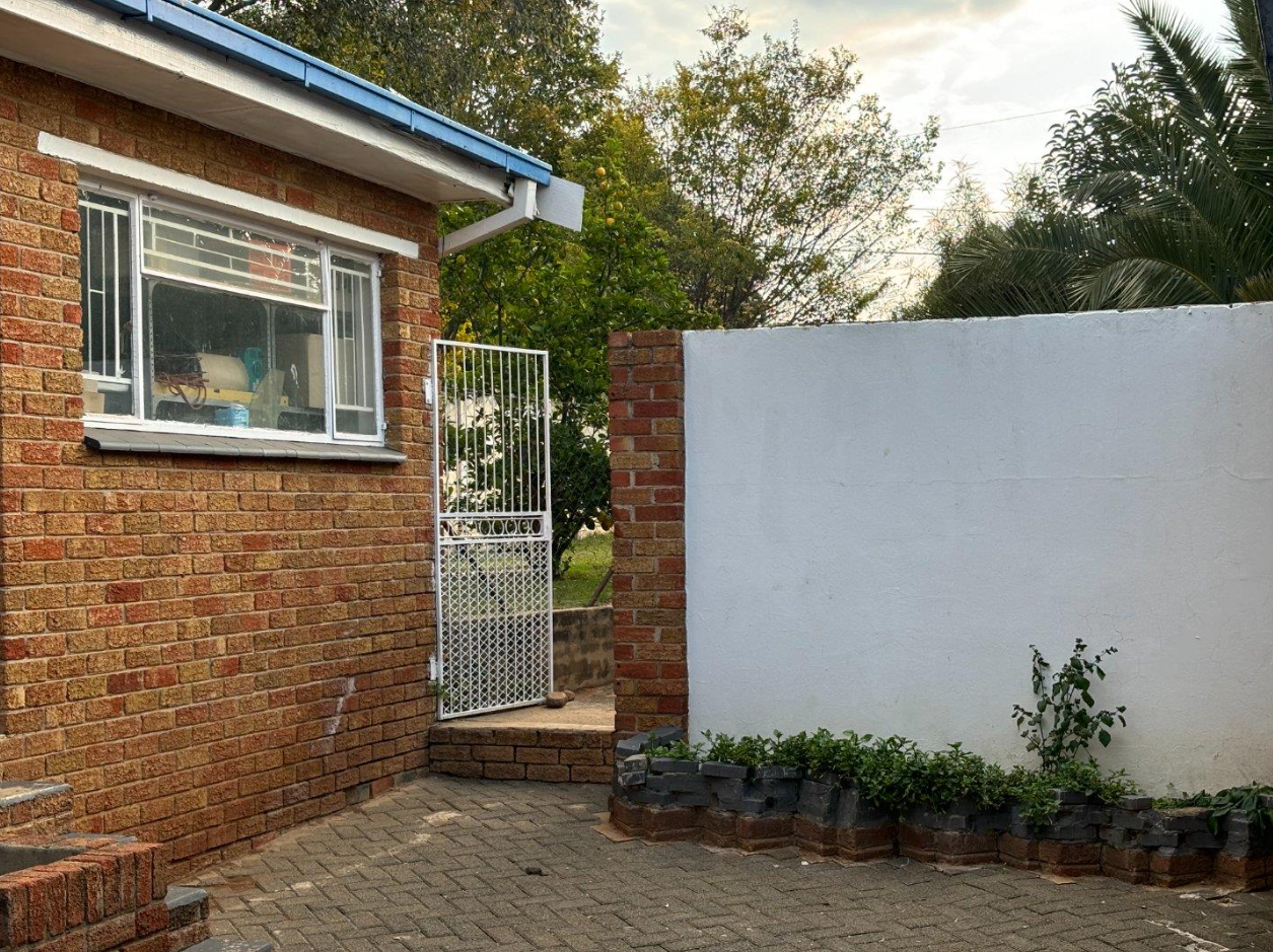 6 Bedroom House for Sale in Heuwelsig