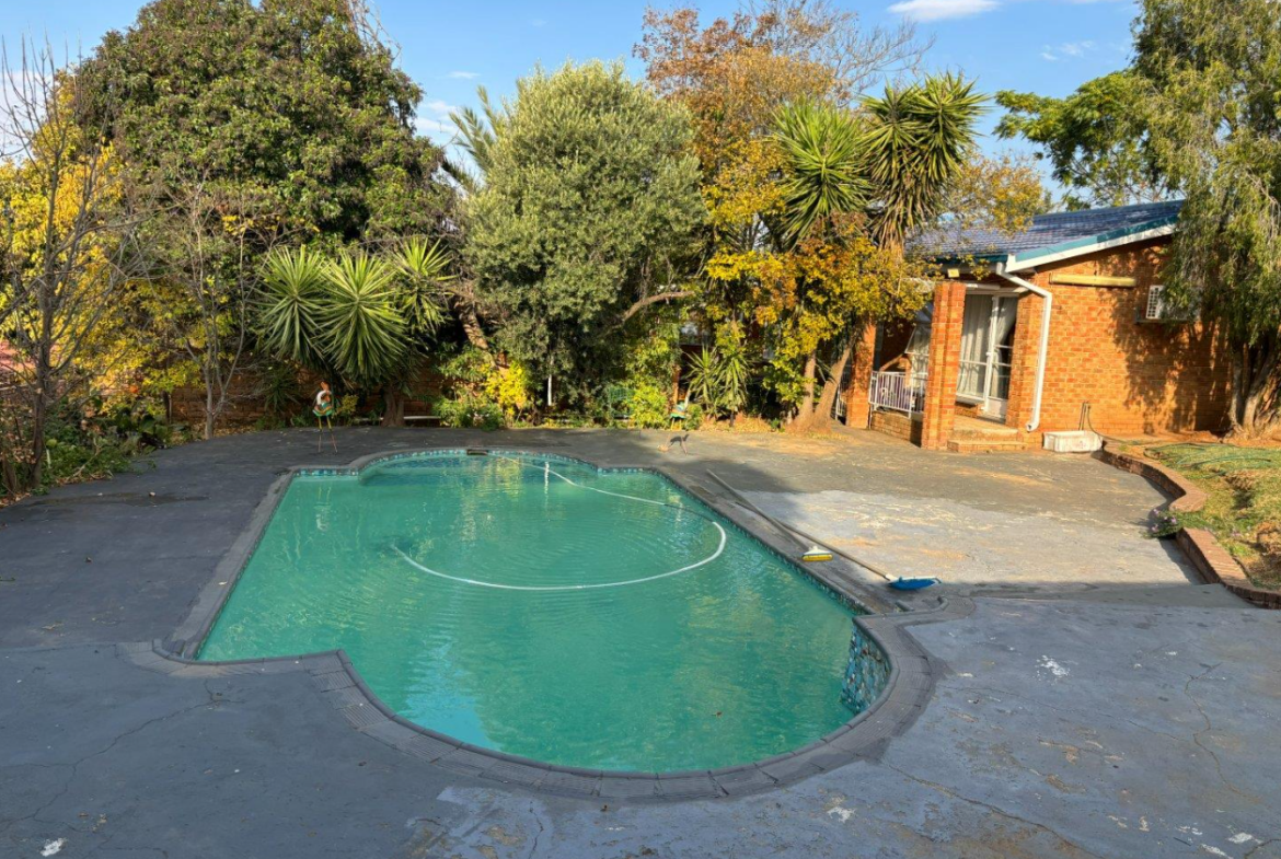 6 Bedroom House for Sale in Heuwelsig