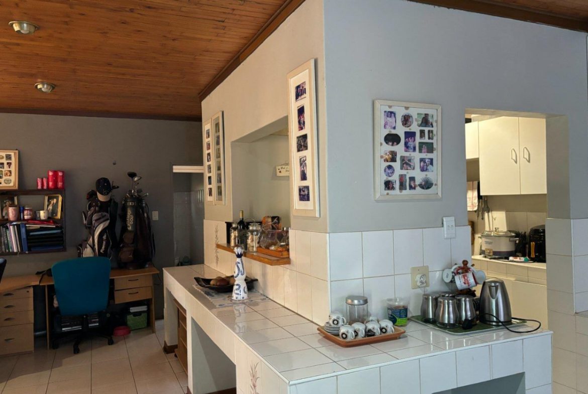 6 Bedroom House for Sale in Heuwelsig