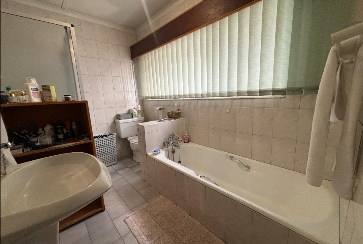 6 Bedroom House for Sale in Heuwelsig