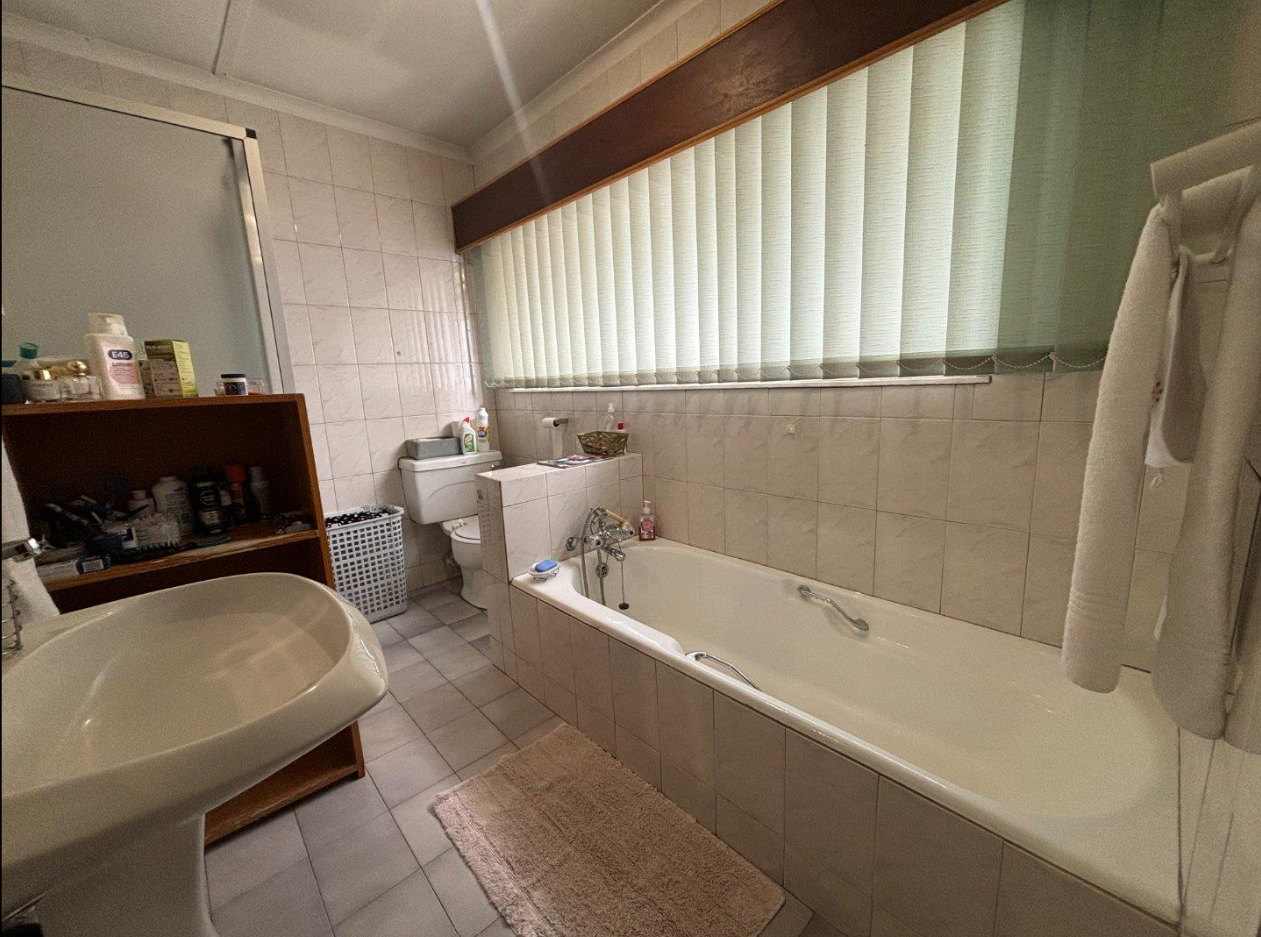 6 Bedroom House for Sale in Heuwelsig
