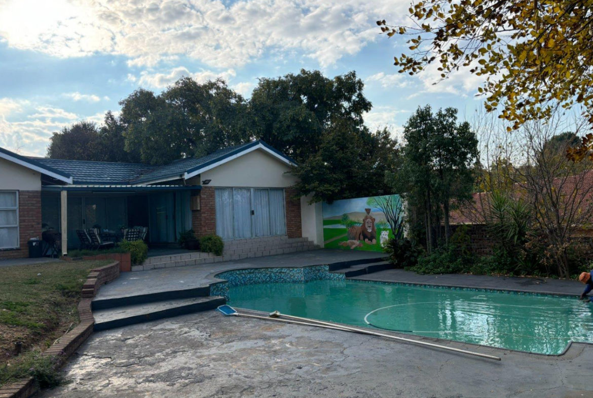 6 Bedroom House for Sale in Heuwelsig