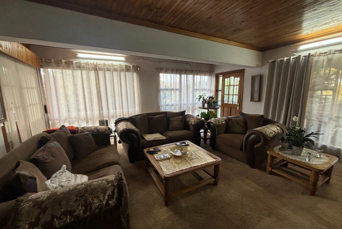 6 Bedroom House for Sale in Heuwelsig