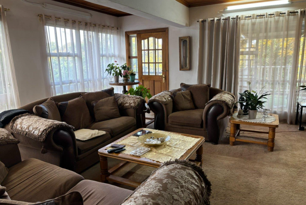 6 Bedroom House for Sale in Heuwelsig