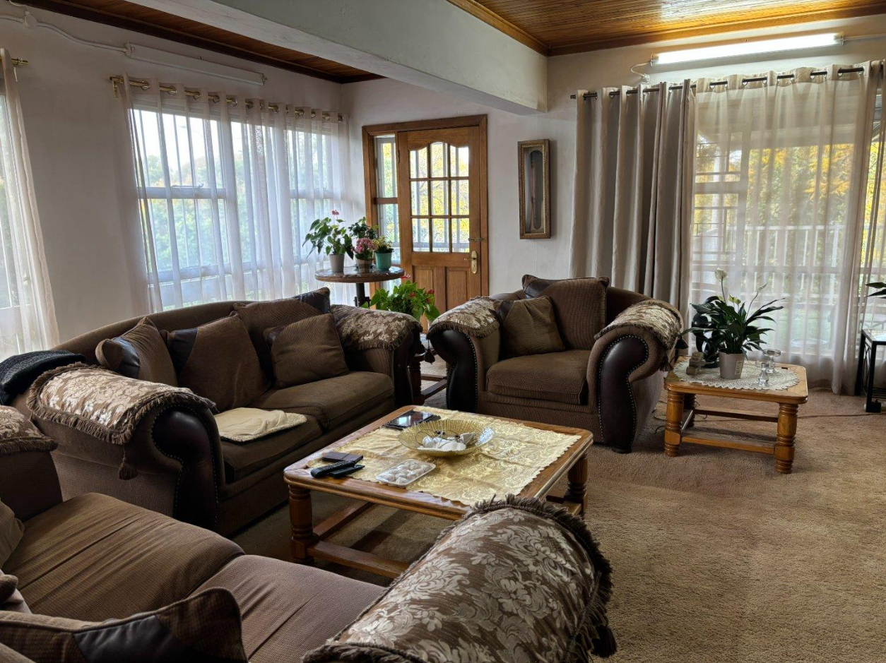 6 Bedroom House for Sale in Heuwelsig