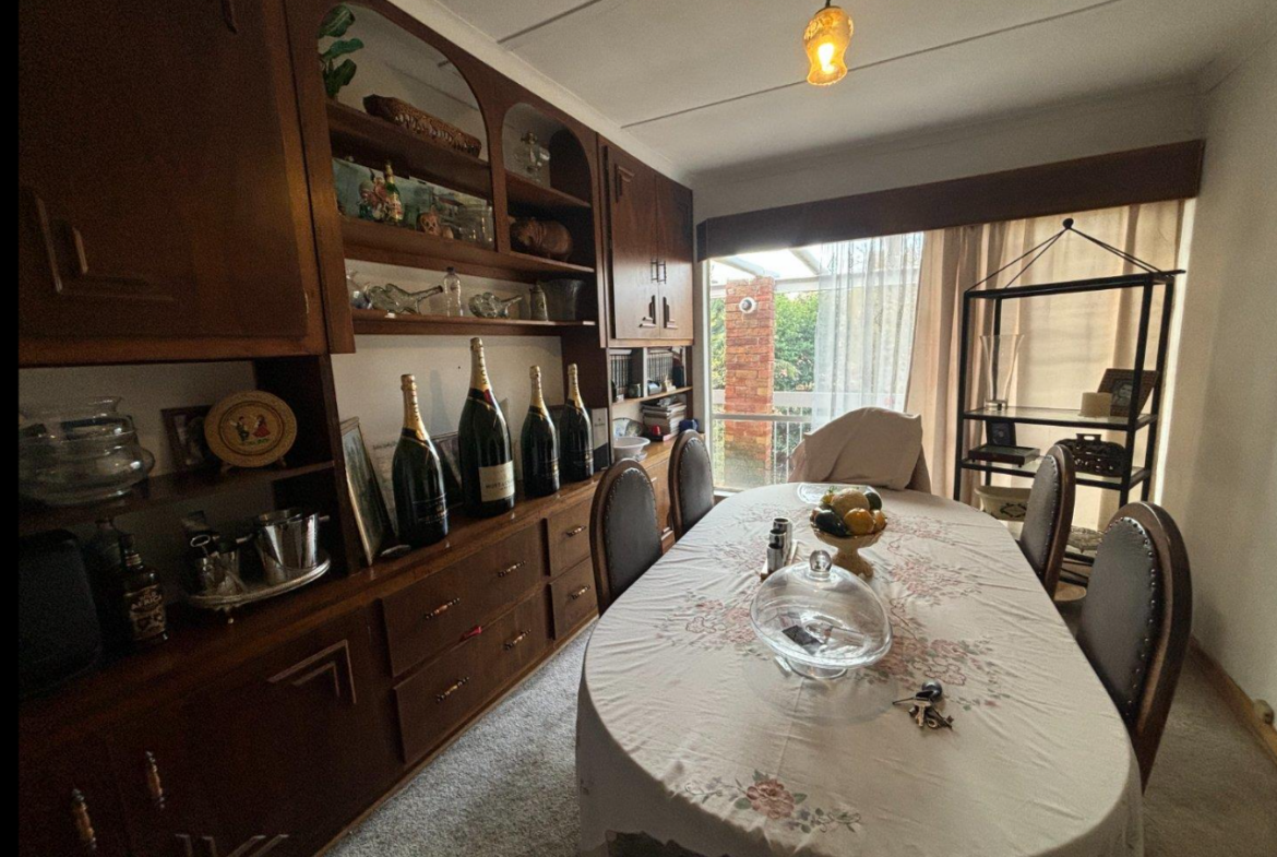 6 Bedroom House for Sale in Heuwelsig