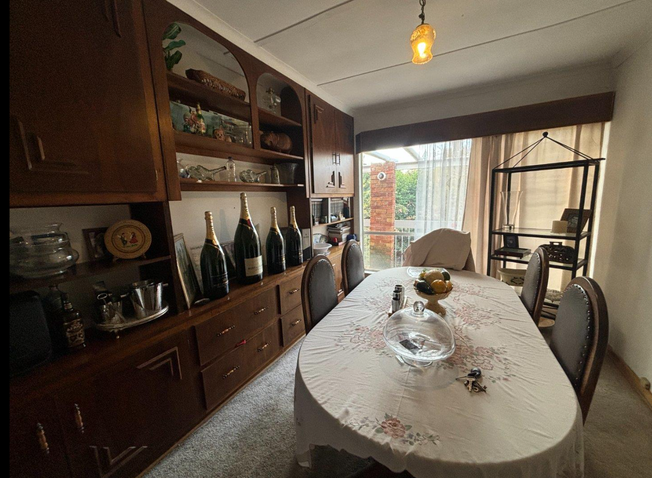 6 Bedroom House for Sale in Heuwelsig