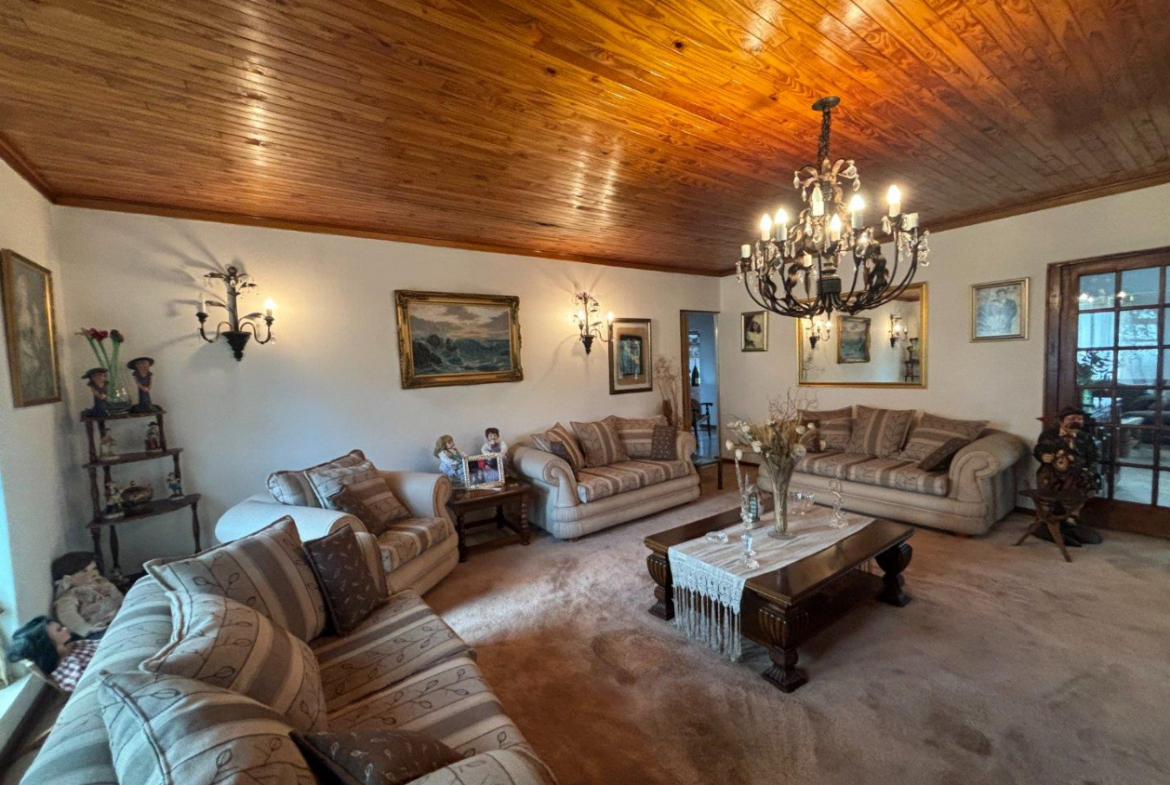 6 Bedroom House for Sale in Heuwelsig