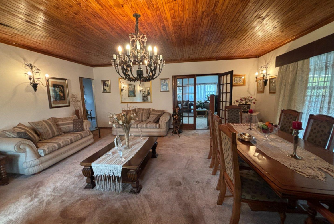 6 Bedroom House for Sale in Heuwelsig