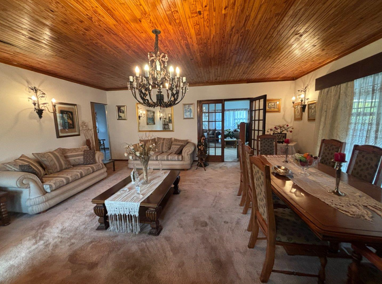 6 Bedroom House for Sale in Heuwelsig