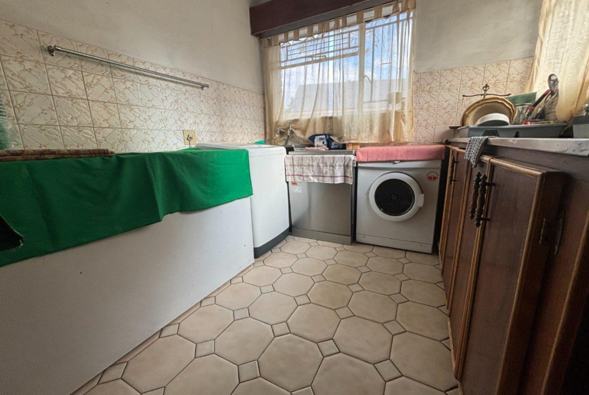 6 Bedroom House for Sale in Heuwelsig
