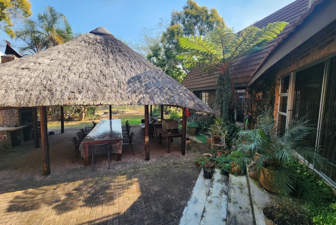 22-Hectare Self-Sufficient Estate – A Private Village with Excellent Rental Income