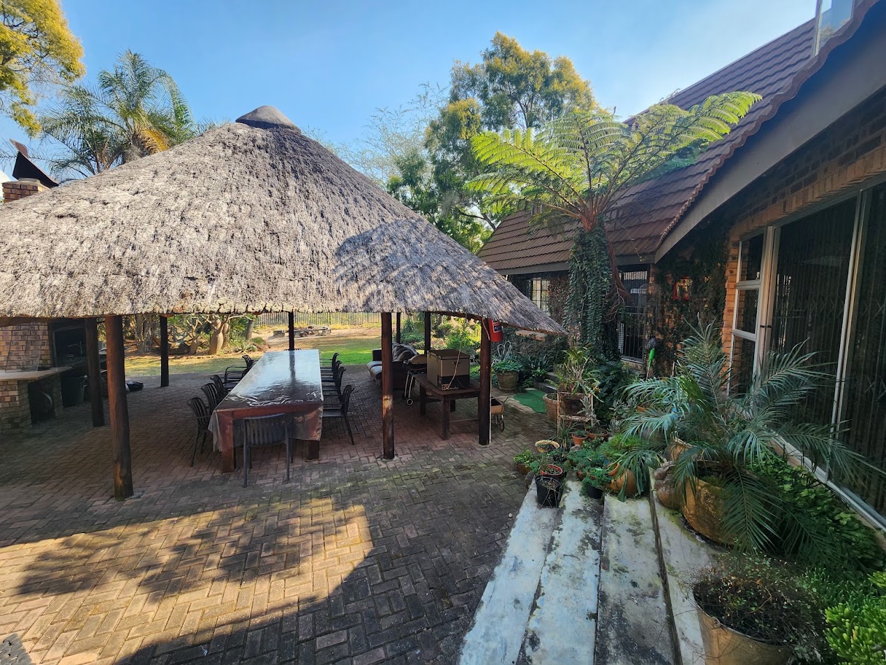22-Hectare Self-Sufficient Estate – A Private Village with Excellent Rental Income