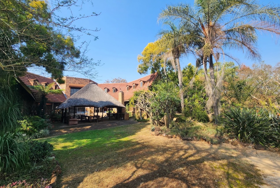 22-Hectare Self-Sufficient Estate – A Private Village with Excellent Rental Income
