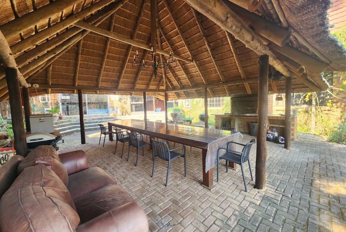 22-Hectare Self-Sufficient Estate – A Private Village with Excellent Rental Income