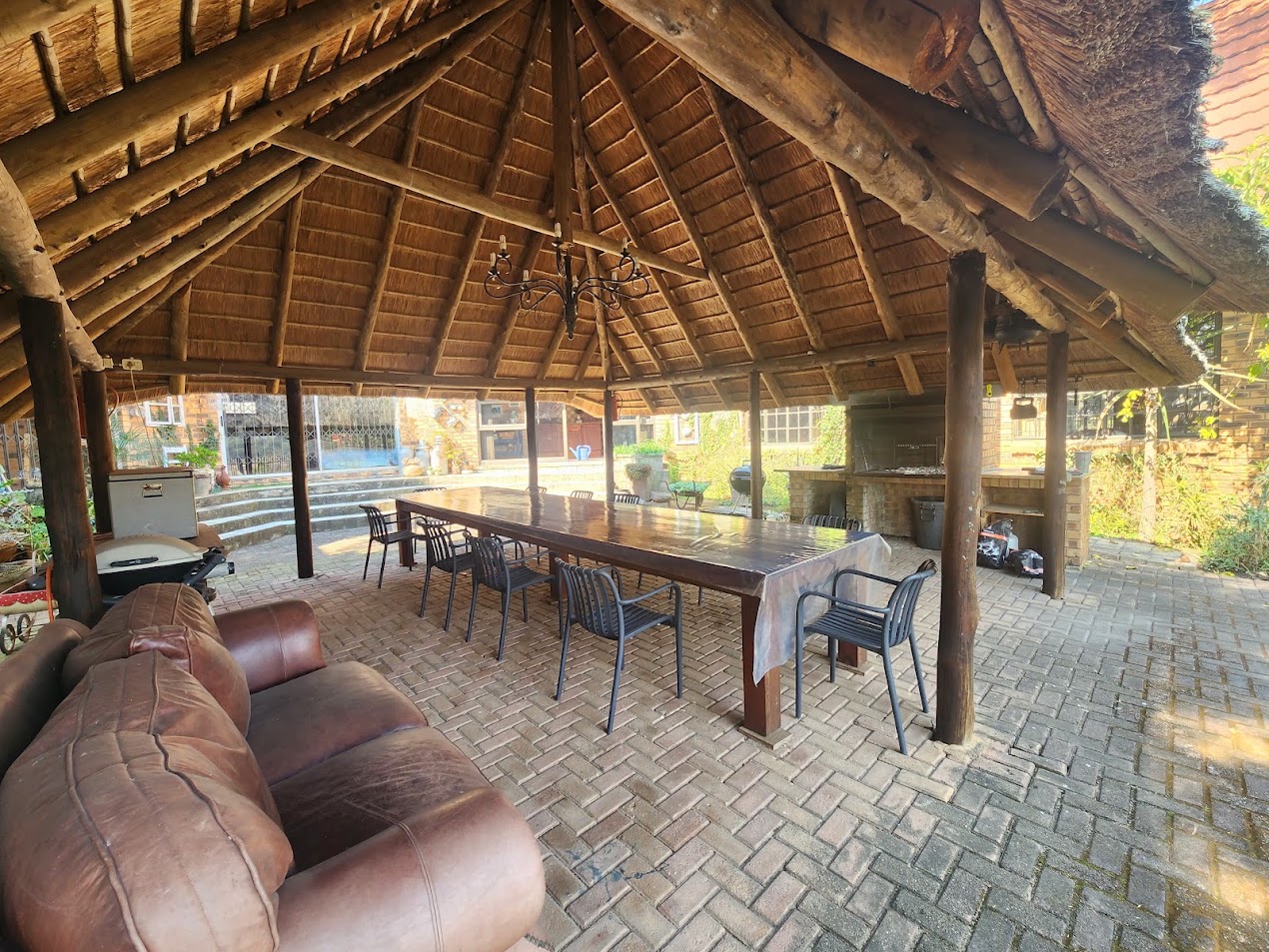 22-Hectare Self-Sufficient Estate – A Private Village with Excellent Rental Income