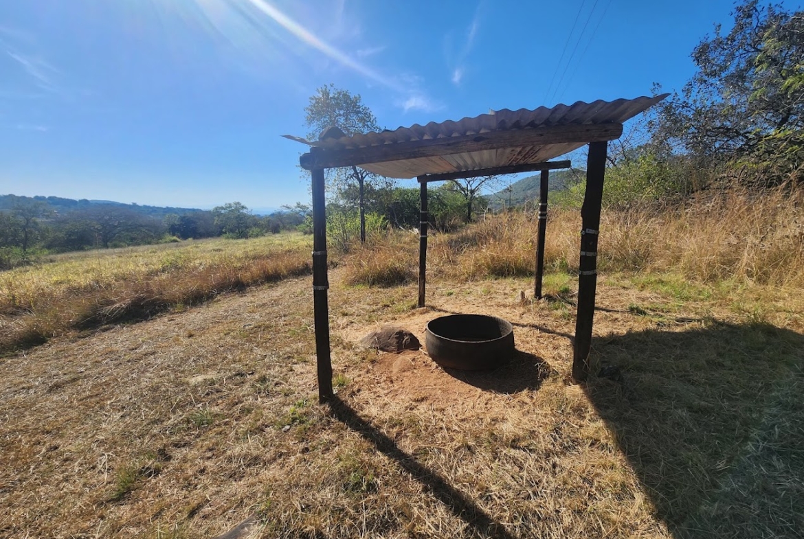 22-Hectare Self-Sufficient Estate – A Private Village with Excellent Rental Income