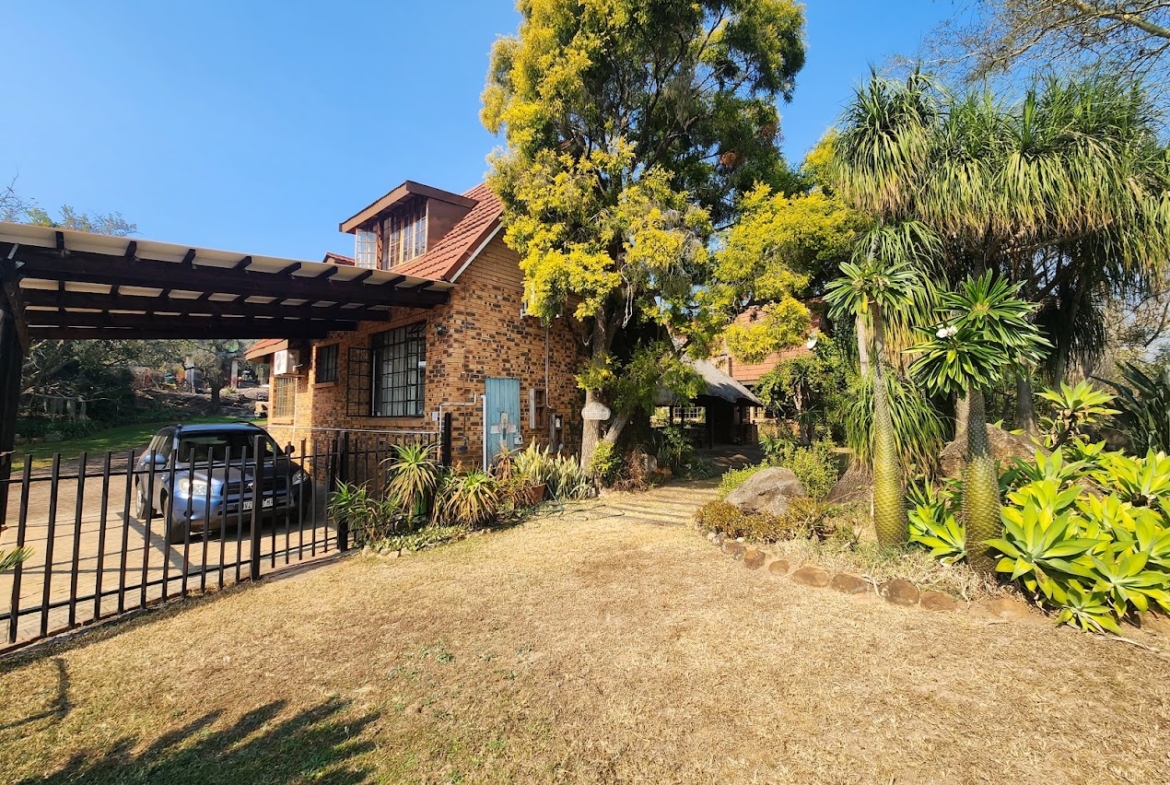 22-Hectare Self-Sufficient Estate – A Private Village with Excellent Rental Income
