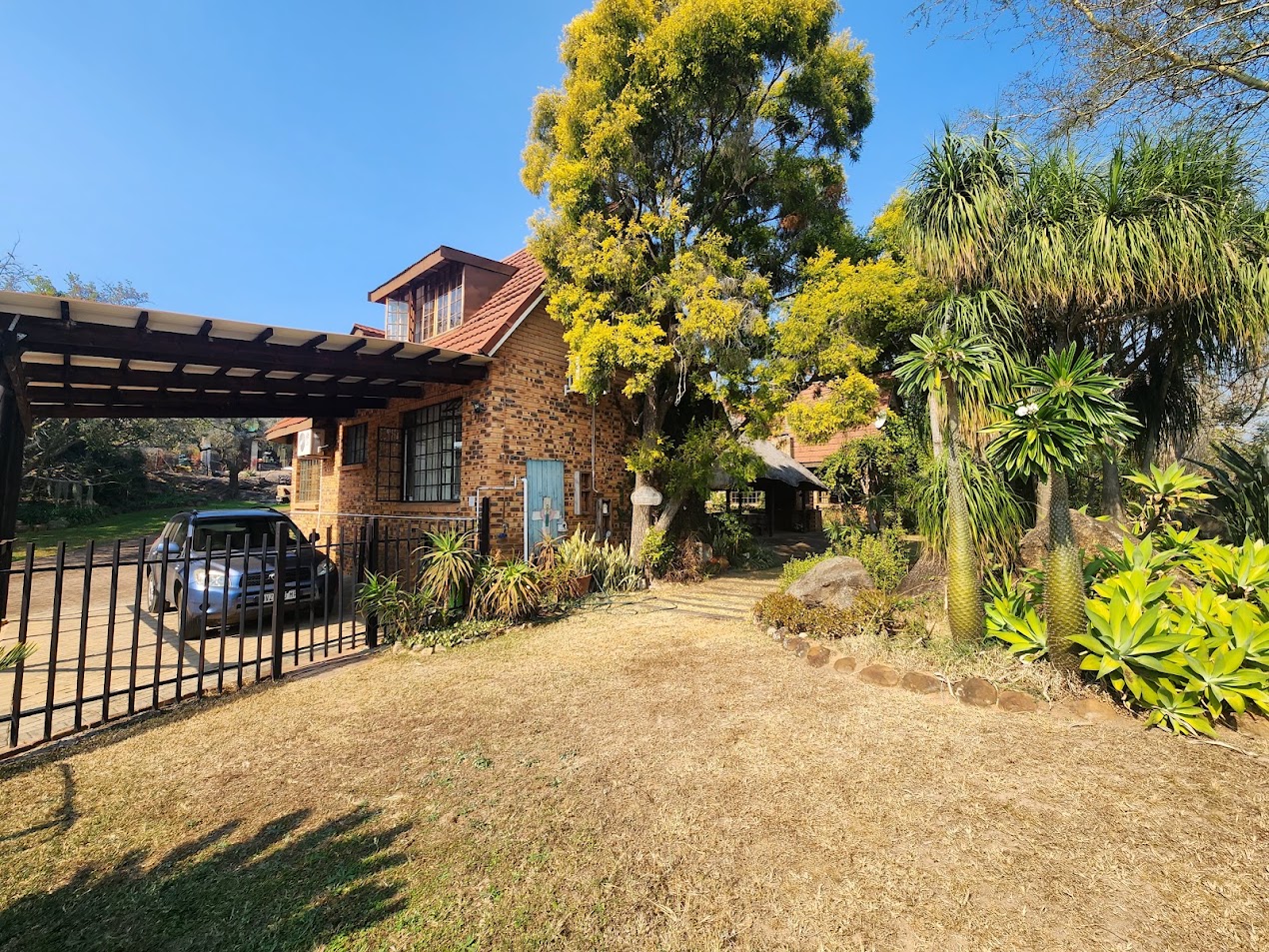 22-Hectare Self-Sufficient Estate – A Private Village with Excellent Rental Income