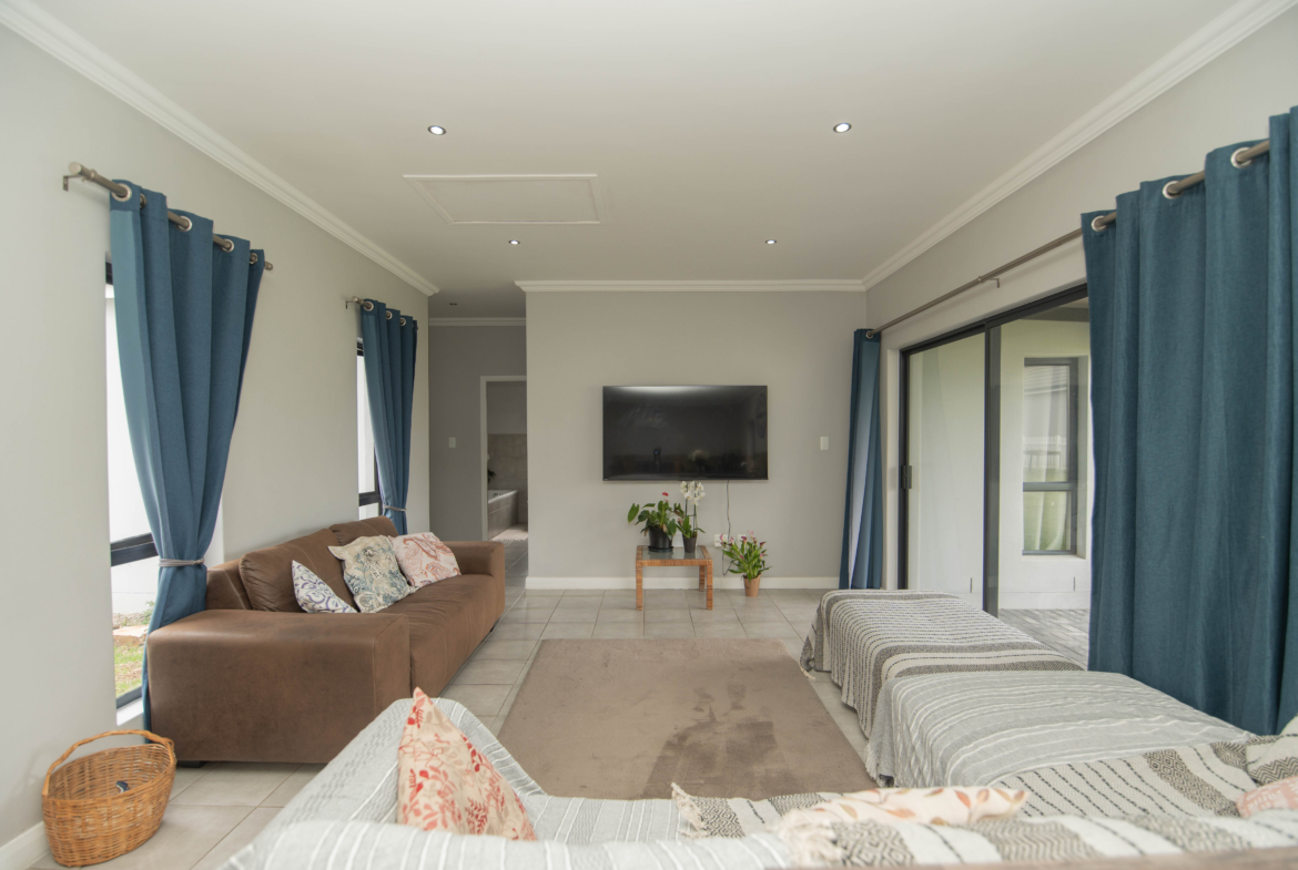 “WEDGEWOOD-LEWE — SONDER DIE MILJOEN-RAND PRYSKAARTJIE.”