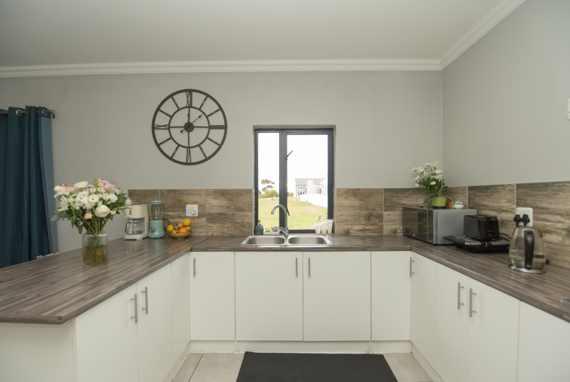 “WEDGEWOOD-LEWE — SONDER DIE MILJOEN-RAND PRYSKAARTJIE.”