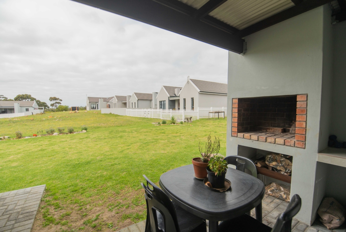 “WEDGEWOOD-LEWE — SONDER DIE MILJOEN-RAND PRYSKAARTJIE.”