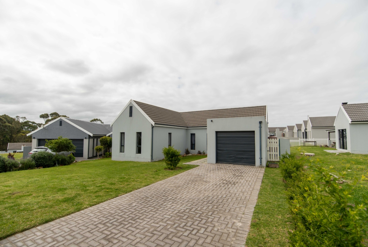 “WEDGEWOOD-LEWE — SONDER DIE MILJOEN-RAND PRYSKAARTJIE.”